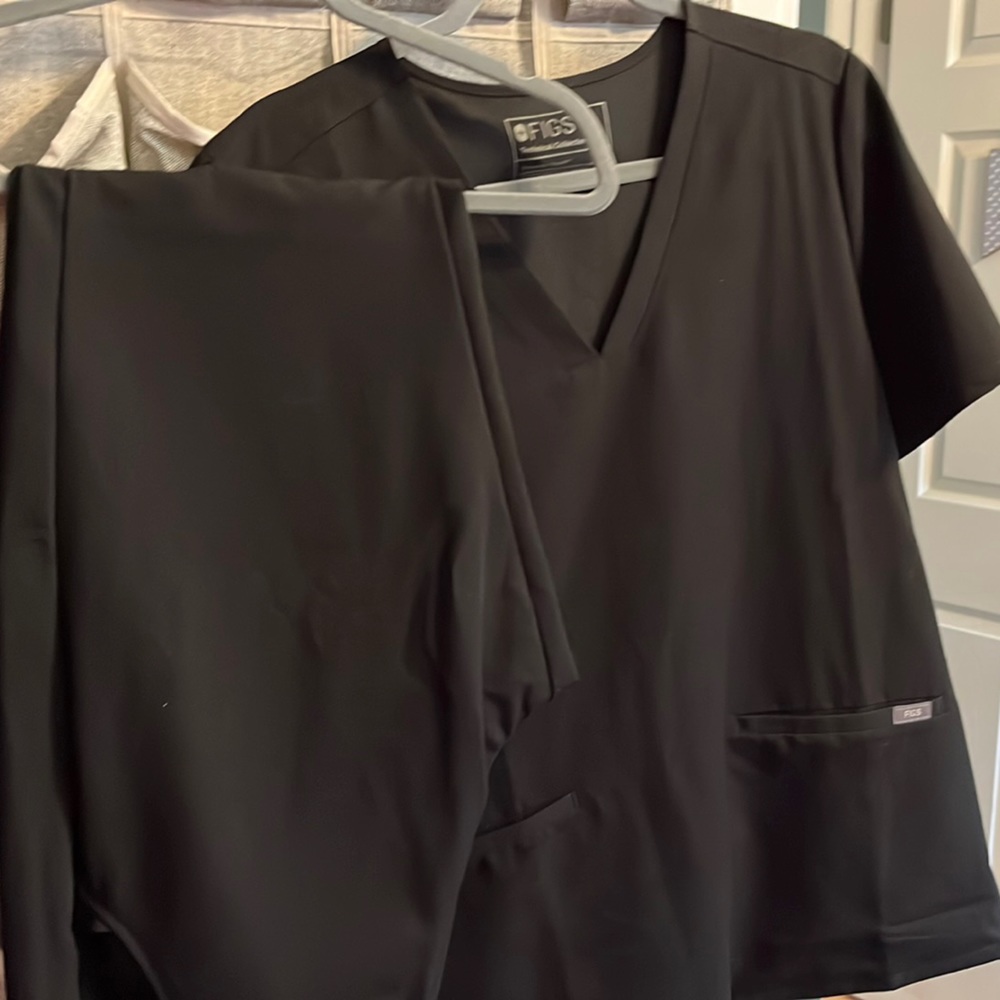 Figs scrub set. Xl top, xl petite jogger bottoms